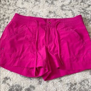 Athleta Rincon Hot Pink Short Size 4